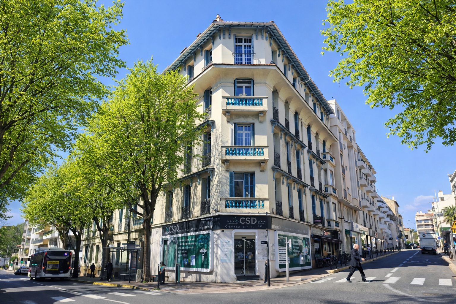 ANTIBES DE GAULLE: 2 PCS DANS IMMEUBLE HISTORIQUE