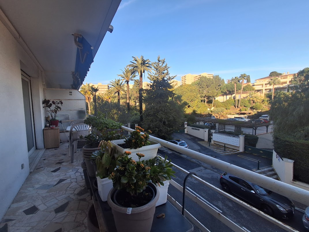 JUAN LES PINS PARC VILMORIN - 3PCS + PK  - VENDU LOUE