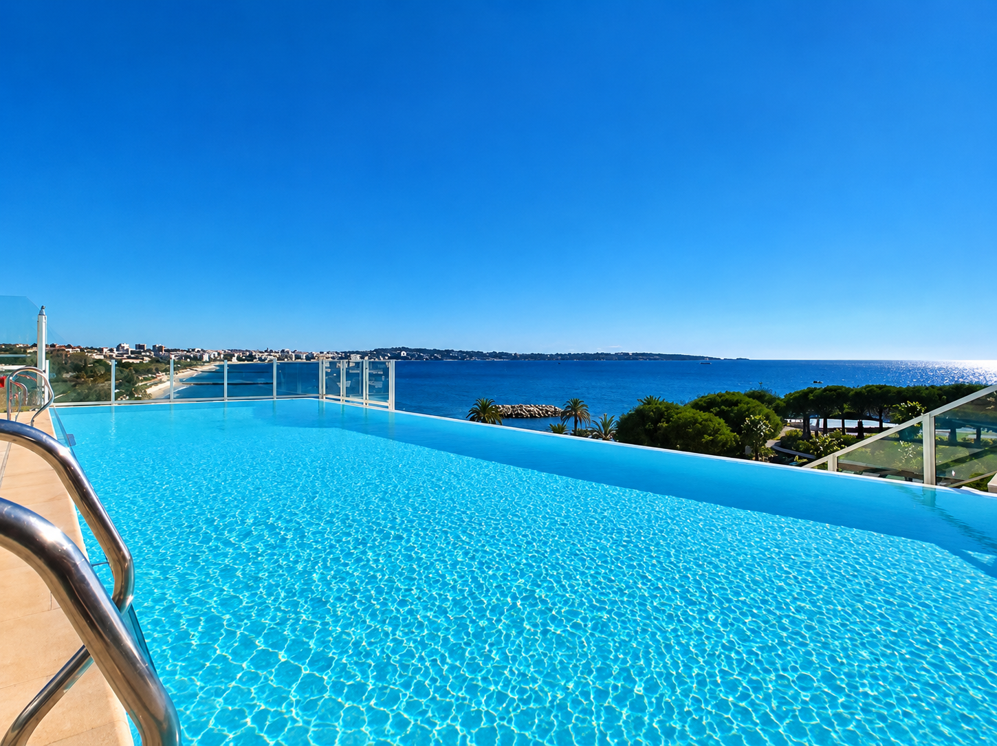 GOLFE-JUAN   Palais Napoléon   2 pièces front de mer avec te